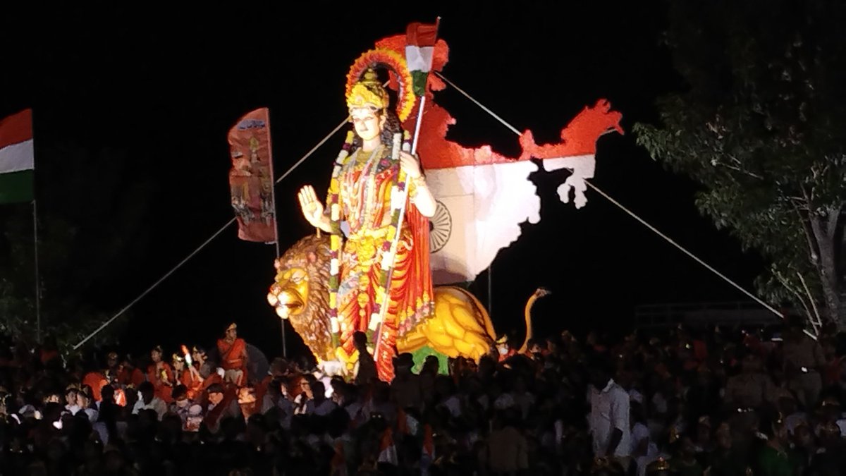 ShParamesh's tweet photo. 🙏🙏🙏🙏🙏
Baratha Matha Maha Arathi @ People plaza the Song 
Ganam vandhay Matharam Maaa Pranam Vandhay  Matharam Song by Madhu Pirya Telangana bheda Hatt's off to you and Heartly Thanx to *G Kishan Reddy Anna Garu* and All team members and Supporting team members https://t.co/TrnbAUcyHW