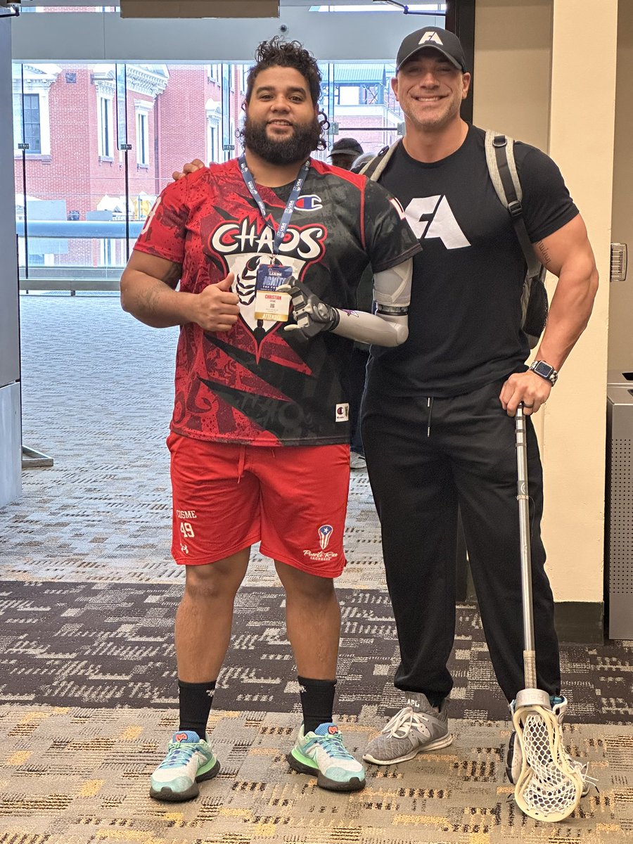Cyborgfuture_'s tweet photo. @GregBeast32 🦾🥍 @Faceoff_Academy #LAXCON https://t.co/jAaFsOZ689
