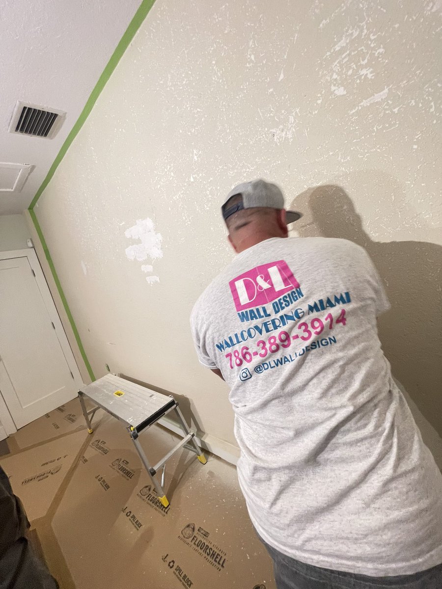 dlwalldesign's tweet photo. Before and after wallpaper and plaster https://t.co/DSfKhprnQZ