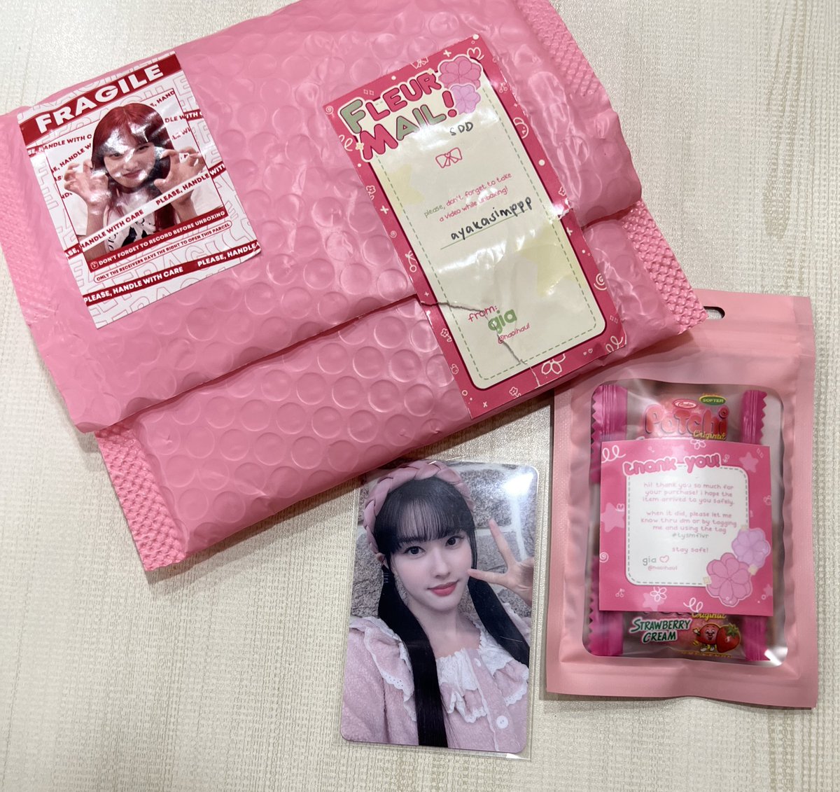 ayakasimppp's tweet photo. β‘ #simppp_mails β‘
~ #tysmflvr
My prio pc finally came home today! π₯° Thank you very much @naoihaul for packing my Yoon Pajama securely! Will definitely order again soon hehe. Till our next transaction soon β€οΈ https://t.co/ZMpbjSXnty