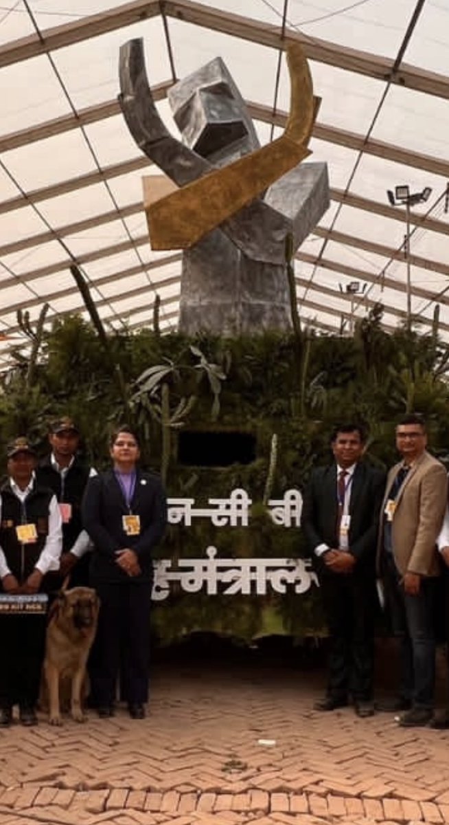 narcoticsbureau's tweet photo. #Resolve ✊of @narcoticsbureau   
🤝#नशामुक्तभारत🇮🇳🙏🏻
🤝this #RepublicDay2023🇮🇳
🤝on #KartavyaPath 
🤝Witness Tableau of #NCB #MHA 
🤝#Intelligence #Coordination #Enforcement 
🤝#TeamNCB &amp; #NarK9 
🤝#SayNoToDrugs &amp; #YesToLife 
@PIBHomeAffairs  @PMOIndia @HMOIndia @BhallaAjay26 https://t.co/HMTUWa1lQe