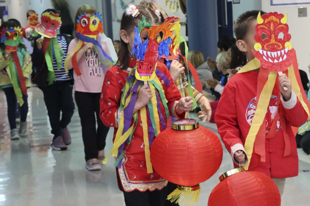 PearlandISD's tweet image. 🐉⭐🐉Silverlake Elementary students celebrated the Lunar New Year on Friday, January 20. The kindergartners paraded down the halls with their personalized dragon masks and lanterns.  #LunarNewYear #WeAreKnowledgeable #BuildPearlandProud