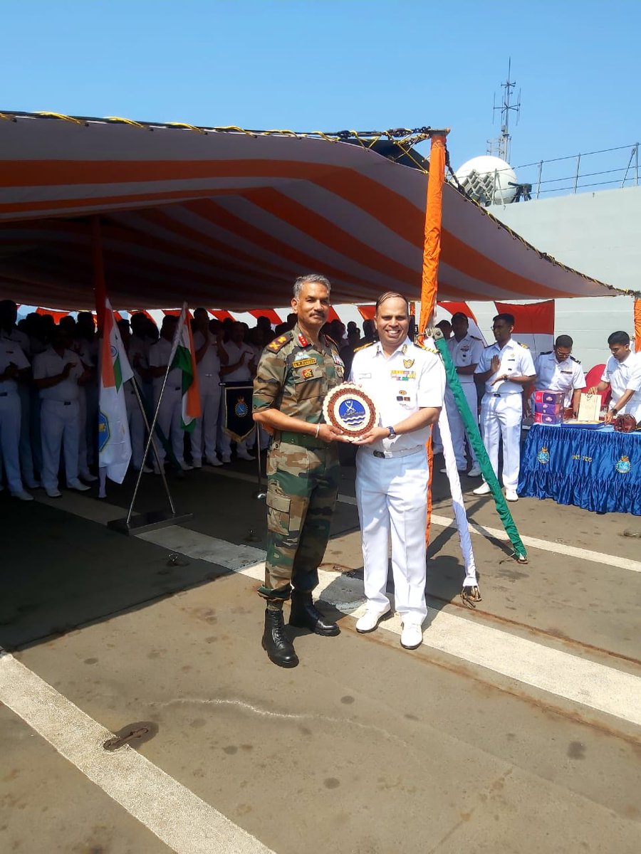 Lt Gen DP Pandey, Commandant Army War College & Colonel of The Sikh Light Infantry Regiment & officers from the SIKH LI  interacted with officers & sailors of INS Teg, to further enhance jointmanship between two services. (1/2)