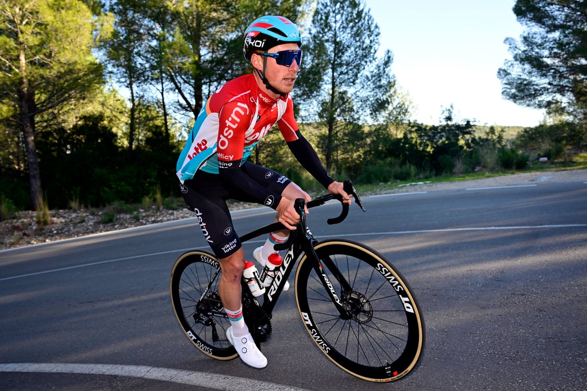 🇪🇸 #ClassicaComunitatValenciana

Debut for <a href="/ALivyns/">Arjen Livyns</a>, <a href="/EduSepulvedaARG/">Eduardo Sepulveda</a> and <a href="/MilanMenten/">Milan Menten🔥</a> in Lotto Dstny colours today 🤩