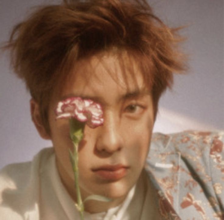 jehyons's tweet photo. @selfolnim A flower?🌹 https://t.co/EQx0DjtaQt
