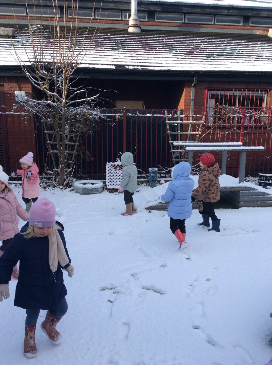 CroftAcademy's tweet photo. Snow fun in EYFS, just like in the snow bears story #snowydayfun #snowbears #winterplay @ElliotFndtn https://t.co/XUJJxRVmBJ