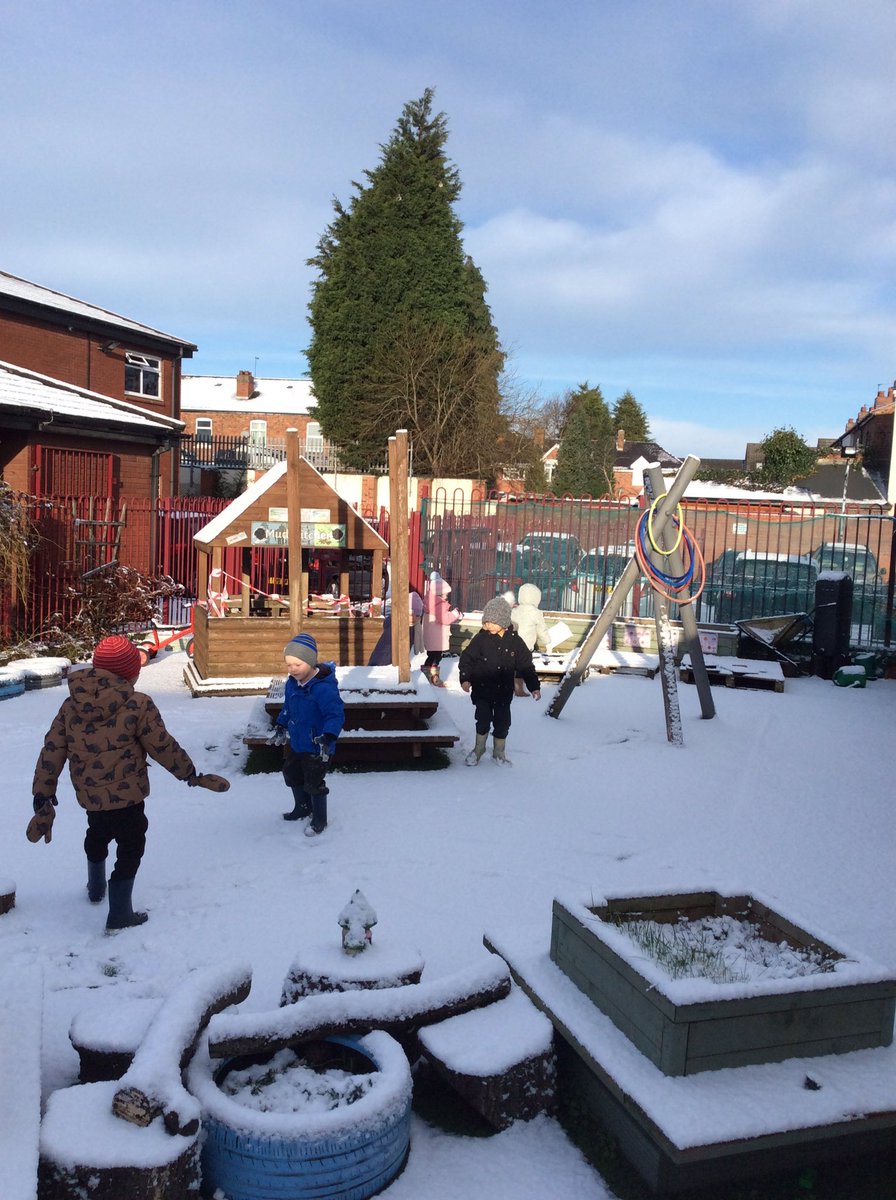 CroftAcademy's tweet photo. Snow fun in EYFS, just like in the snow bears story #snowydayfun #snowbears #winterplay @ElliotFndtn https://t.co/XUJJxRVmBJ