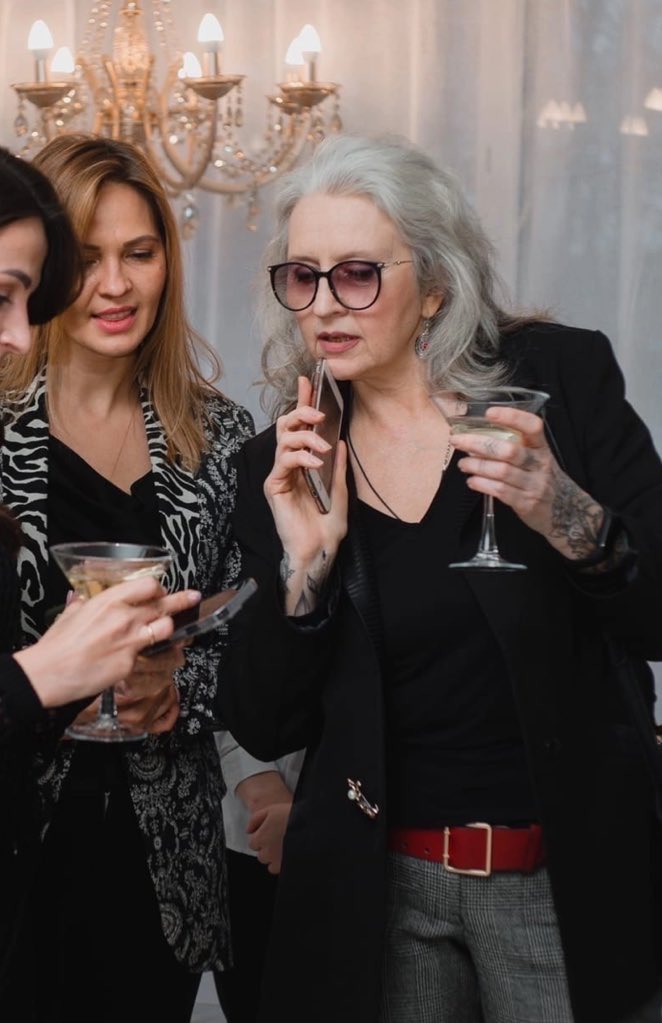 PivoSus's tweet image. рубрика «как будут выглядеть татуировки в старости»: да заебись они будут выглядеть, вон, на мать мою в 60 лет поглядите