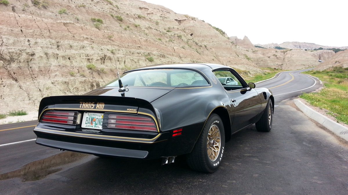 FloridaTransAM's tweet photo. #PictureOfTheDay #badlands #banditrun #roadTrip #musclecars #smokeyandthebandit #openroad https://t.co/6DdEKN61sP