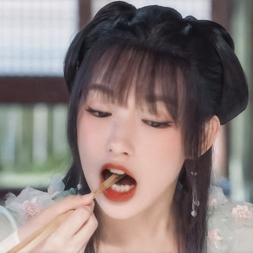 xiacjung's tweet photo. My nasi lemak is waiting for me and my tummy is kruuk kruuk too asfjjkl. I will talk to you guys again soon 🤧 lemme recharge my energy first https://t.co/Um0jDrkesh