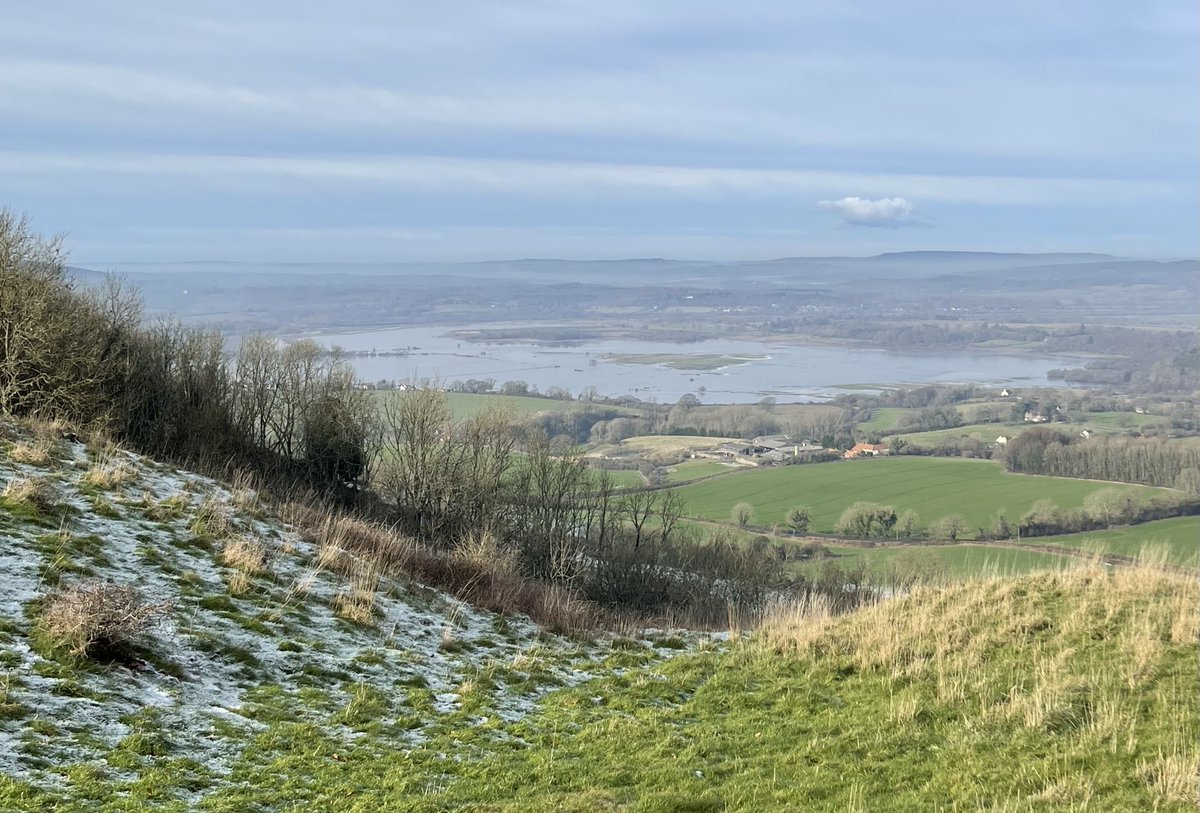 EmmaCameron9's tweet photo. Beautiful, healing walk on the South Downs. Saw ravens, heard a song thrush and skylark. #WritingWalks @sdnpa @SussexWildlife #birding https://t.co/VYryjhQI1K