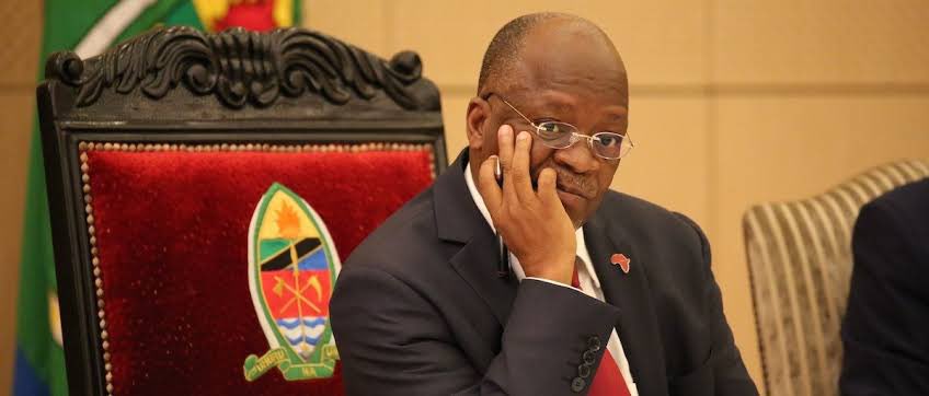 Msakussy's tweet photo. @JomanKennedy Watahahaha kumchafua saana But mzee Aliupiga mwingi https://t.co/ZUw7geAezF