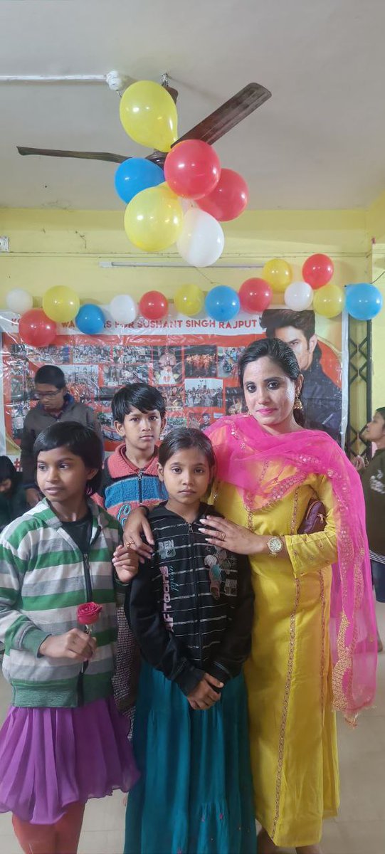 SurekaA123's tweet photo. So wonderful, so amazing &amp; experience that feeling like i'm living through Yesterday only 🎉💫❤

Kolkata Warrior's Celebrate's Sushant Birthday's 💕💞
Sushant Day
#SushantMoon 
Happy Birthday SSR 🎂 🥳 

@withoutthemind @divinemitz @varunkapurz
Suave Sushant Singh Rajput https://t.co/x6pUHAIReA