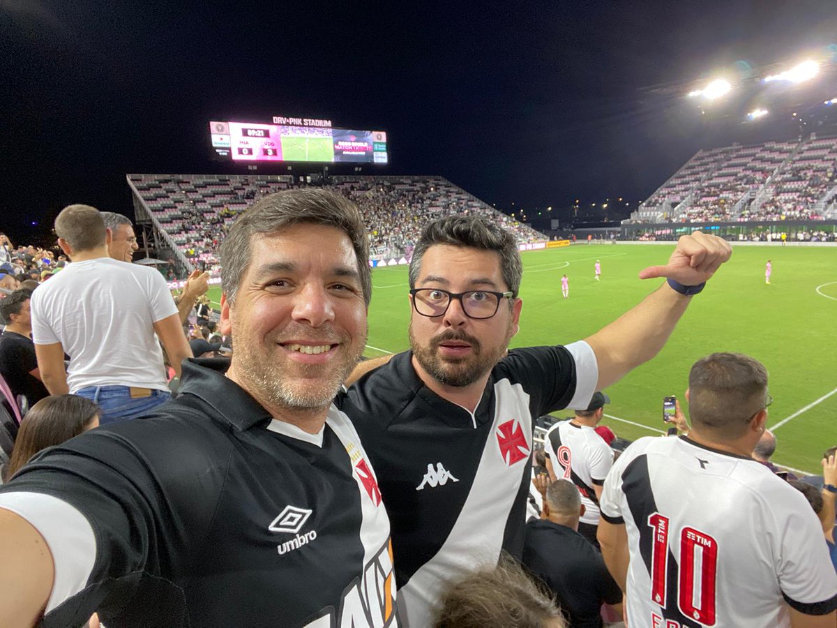 Ver o Vascão ontem ganhar de 3x0 do Inter de Miami, no estádio, na companhia do <a href="/DrRibeiro_MD/">Dr. Ribeiro_MD</a>, do @RicaPerrone e vários amigos foi demais. Mas com um gol do Figueiredo no finalzinho, foi épico! 😂
