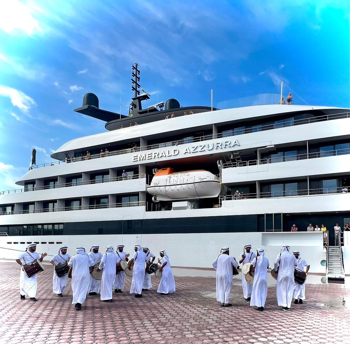 Emerald_Cruises's tweet image. Recently, guests on board our luxury yacht, Emerald Azzurra, were treated to a traditional musical display from locals whilst docked in Ras Al-Khaima. What has been your favourite cultural introduction you've had whilst on board? 📸 Thierry_ lejeune