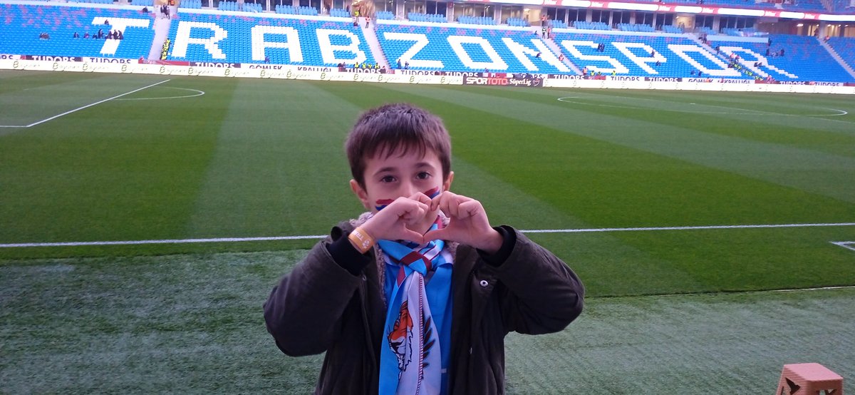 alper_ulken's tweet photo. Erkenciyiz @Trabzonspor'umuzu ve @cakirugurcan96'ı bekliyoruz ❤️💙 https://t.co/1ajvmJq3bA