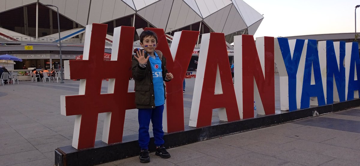 alper_ulken's tweet photo. Erkenciyiz @Trabzonspor'umuzu ve @cakirugurcan96'ı bekliyoruz ❤️💙 https://t.co/1ajvmJq3bA
