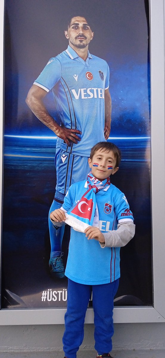 alper_ulken's tweet photo. Erkenciyiz @Trabzonspor'umuzu ve @cakirugurcan96'ı bekliyoruz ❤️💙 https://t.co/1ajvmJq3bA