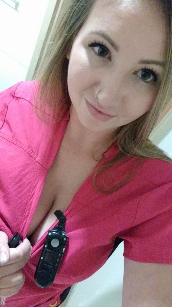 Molly6x's tweet photo. Any men here wanna spicy chat on facebook or telegram? https://t.co/SDvPoQDRj2