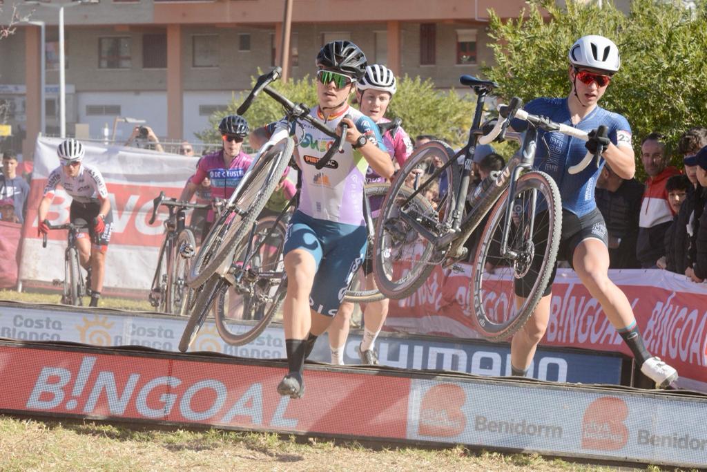 CxSueca's tweet photo. .@sarabonillo224 i @Martbr31 disfruten i ens fan disfrutar a la #CXWorldCup de Benidorm 🇪🇦

✅ Sara completa la seua tercera Copa del Món de la temporada al lloc 4️⃣2️⃣ i suma altres 18 punts UCI #VamosSara 

✅ Martí finalitza al lloc 3️⃣6️⃣ la seua segona Copa del Món #TiralíMartí https://t.co/3TW80bOPZ3