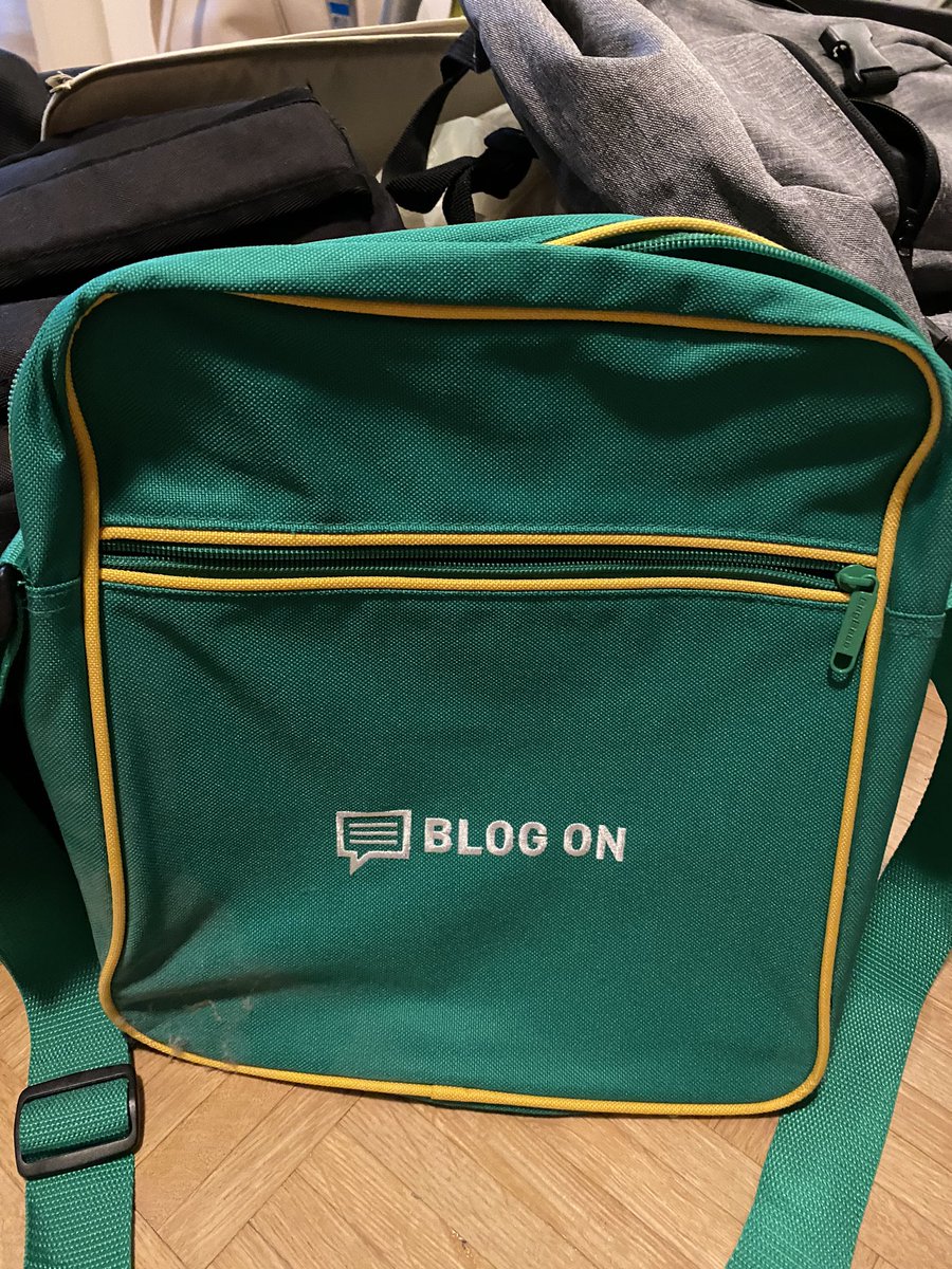 loudandwicked's tweet photo. Houlifak, kva sem našel med staro šaro v omari. :D #blastfromthepast #blogon https://t.co/SzNm7037ht