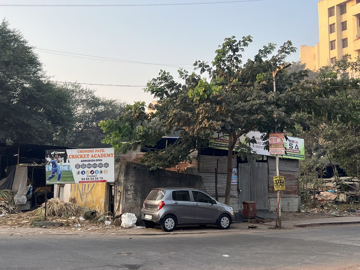 dinakholkar's tweet photo. Customers of this tapri park on the footpath; also there is a car park on the opposite side footpath. @PMCPune do you really care - please change your twitter handle to #PMCDoesNotCare ! @ppcr_pune Dropped pin
https://t.co/ZfATZHqd3d https://t.co/JZYCia0Ve6