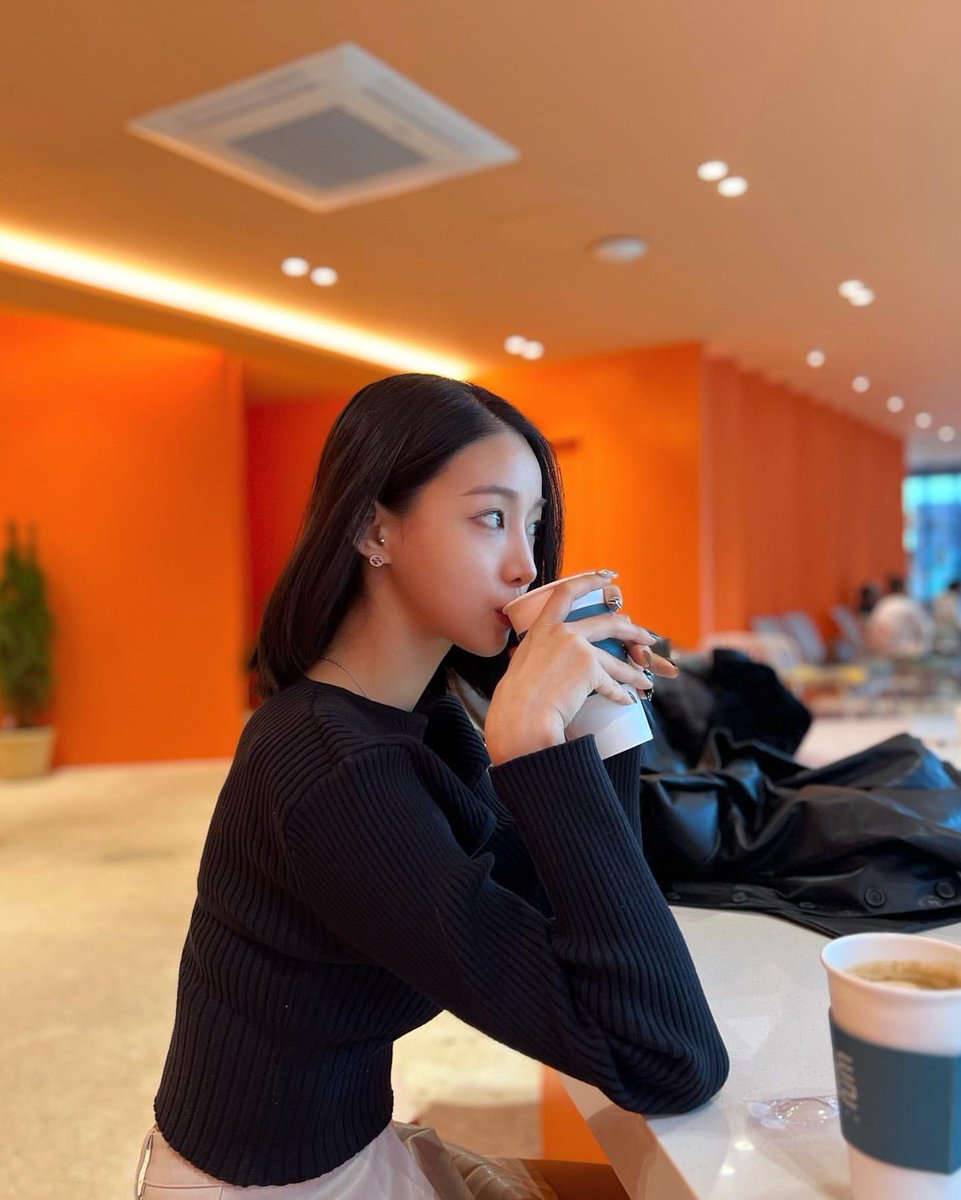 ( #ATT - 13/01/23🪴) - #SAEBOM atualizou as redes sociais.

“🌧️”

#NATURE #LIMBO 
#NATURE_WORLD #CODE_W