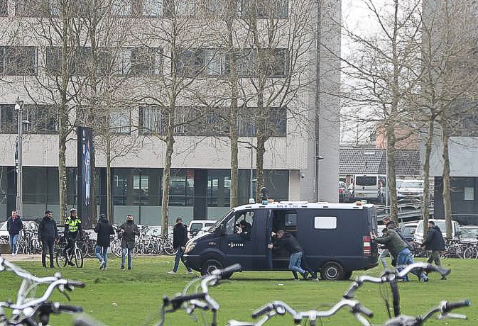 Kleinigheidje hou je altijd! #politie #Heerenveen