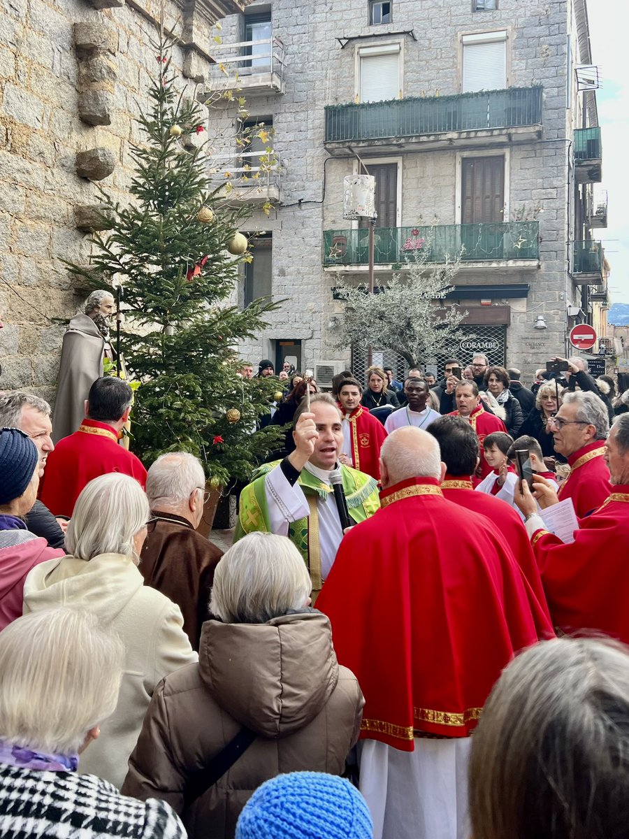 JC_Angelini's tweet image. Quand la paroisse et nos éleveurs, agriculteurs et paysans s’unissent, pour la bénédiction rituelle des animaux à #Portivechju. Un moment de foi et de partage, sur les parvis de l’église, avec une communauté rassemblée autour de ses traditions et valeurs.
_
#SantAntonu