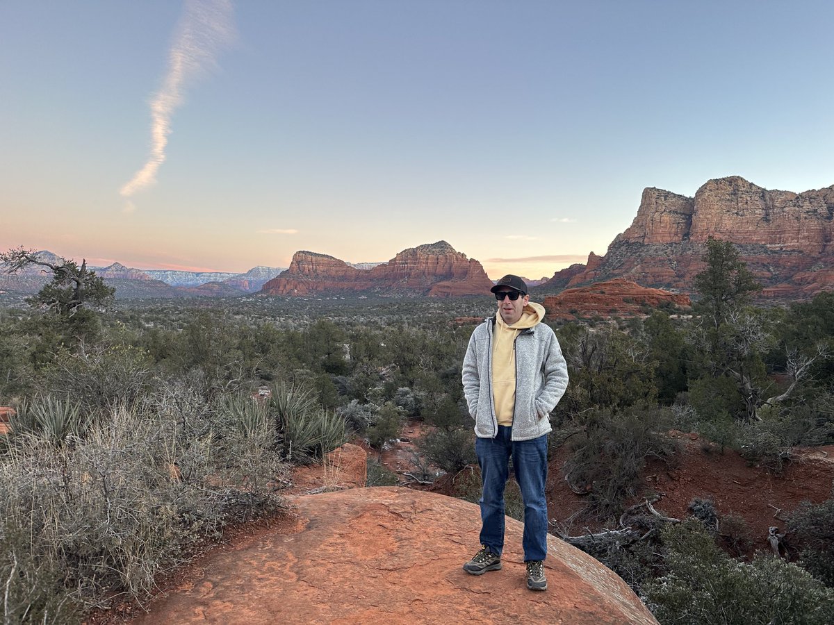 ScottFriedman3's tweet photo. Not a bad way to start a Sunday morning by seeing the sun rise in Sedona, AZ. #LeanNClean🥗 https://t.co/ySMEqUbdMD
