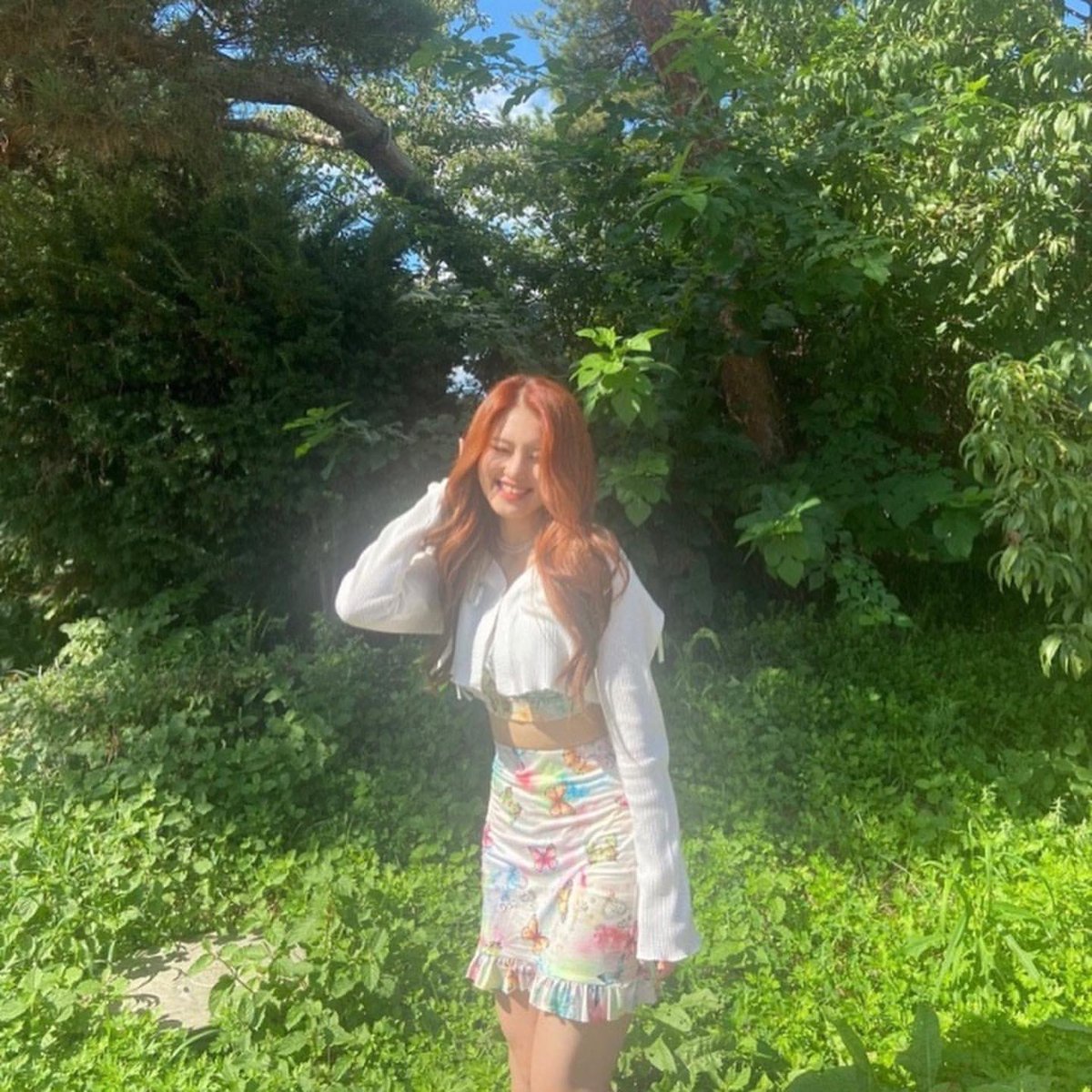 ( #ATT - 19/01/23🪴) - #HARU atualizou as redes sociais.

“Enquanto tirava fotos para o álbum”

#NATURE #LIMBO
#NATURE_WORLD #CODE_W