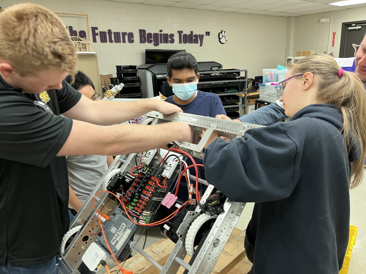 FRC5293's tweet photo. Saturday meeting - worked on arm designs, programming drivetrain &amp; mounting electrical components https://t.co/T3F3M9Euwa