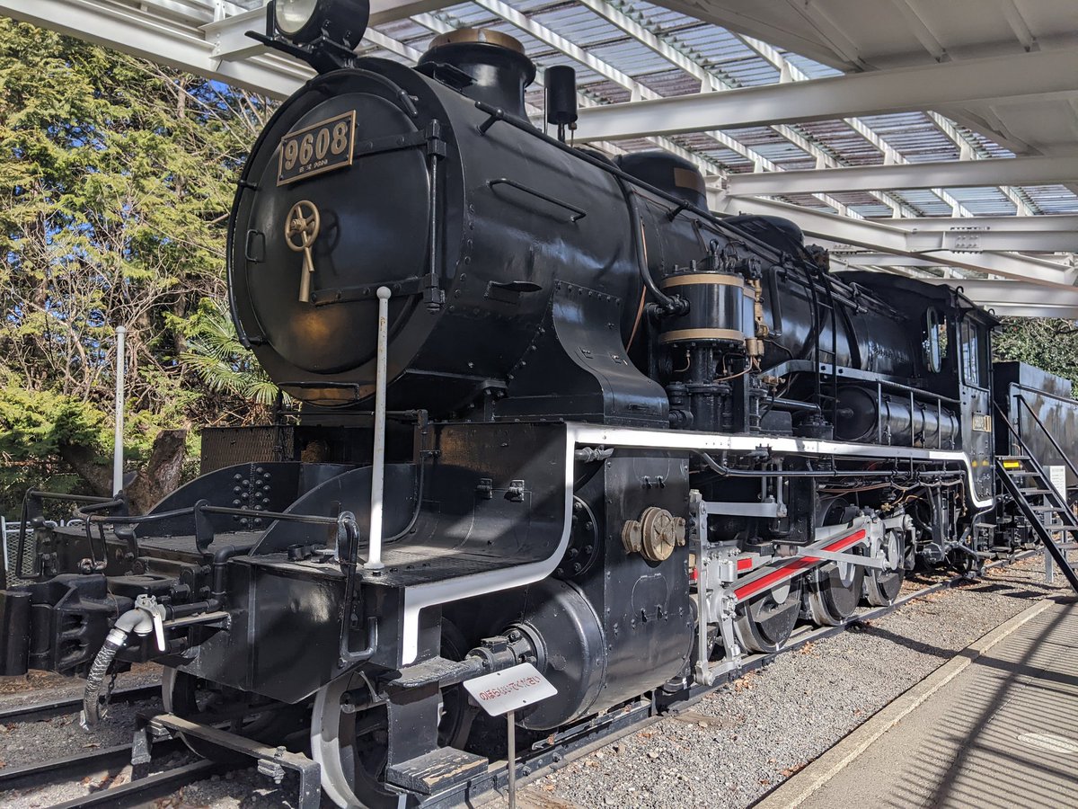 I haven't tweeted in a while. Here's a picture of a cool locomotive that I took.