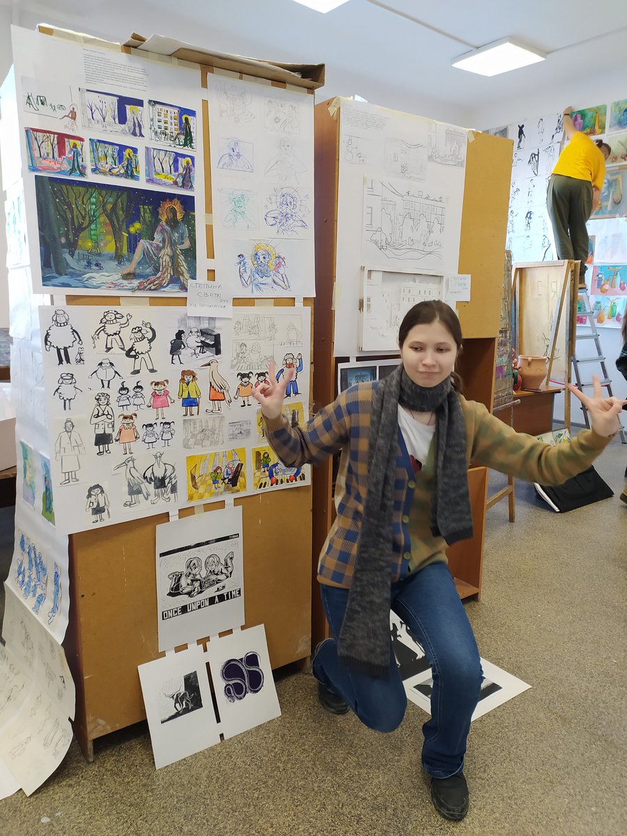 Фоточка с просмотра. Видно только худпост к сожалению это чтото типа композиции хз??? Живку и рисунок сфоткать не успела и так выходила из аудитории с развеской последняя, когда уже преподы зашли.