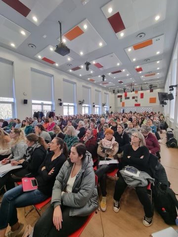 neuville_sylvie's tweet photo. Séminaire nouvelle codification en Natation Artistique. La révolution en marche. 250 pers rassemblées @INSEP_PARIS @FFNatation @WorldAquatics @lisa_schott @julien_issoulie #natartistiqueprogres https://t.co/AXNs2pf8DK