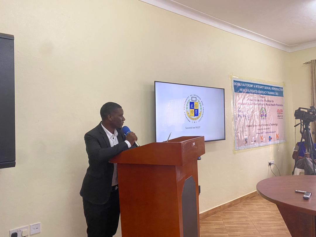 permitplug's tweet photo. Health Minister @MbararaUST delivering his appreciation speech going to @KezaCentre for the efforts inserted in the  #youth4bai https://t.co/F1nTWJHqiD