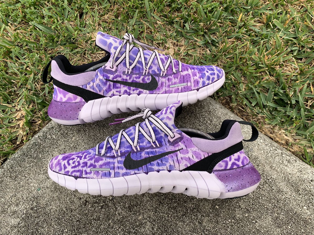 Custom Nike Free Run 5.0 “Next Nature”. Dyed with @ritdye and airbrushed with @jacquardproducts paint.

#NachoShoe #Nike #customshoes #ritdye #nikefree #nikefreerun  #purple
