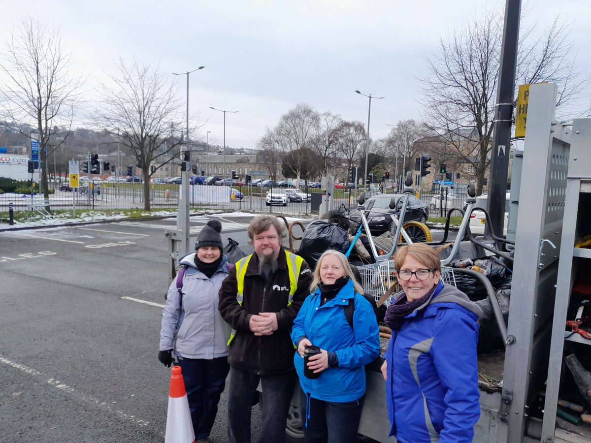 Great day out with volunteers on the Burnley Mile today as we tackled the litter along the stretch and spread salt on access points to help people be safe whilst enjoying the Canal. Great job everyone! #volunteerbywater