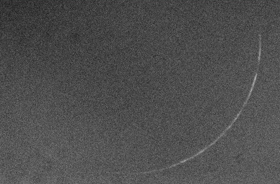 SaudiNewsFR's tweet photo. Urgent:

Le croissant lunaire annonçant l'entrée du mois de Rajab, tel qu'il a été photographié il y a peu de temps, avec quelques nuages ​​à côté. On peut le voir directement à travers le télescope en #Arabie_Saoudite et dans de nombreux pays Islamiques. https://t.co/dxEA6RlgwC
