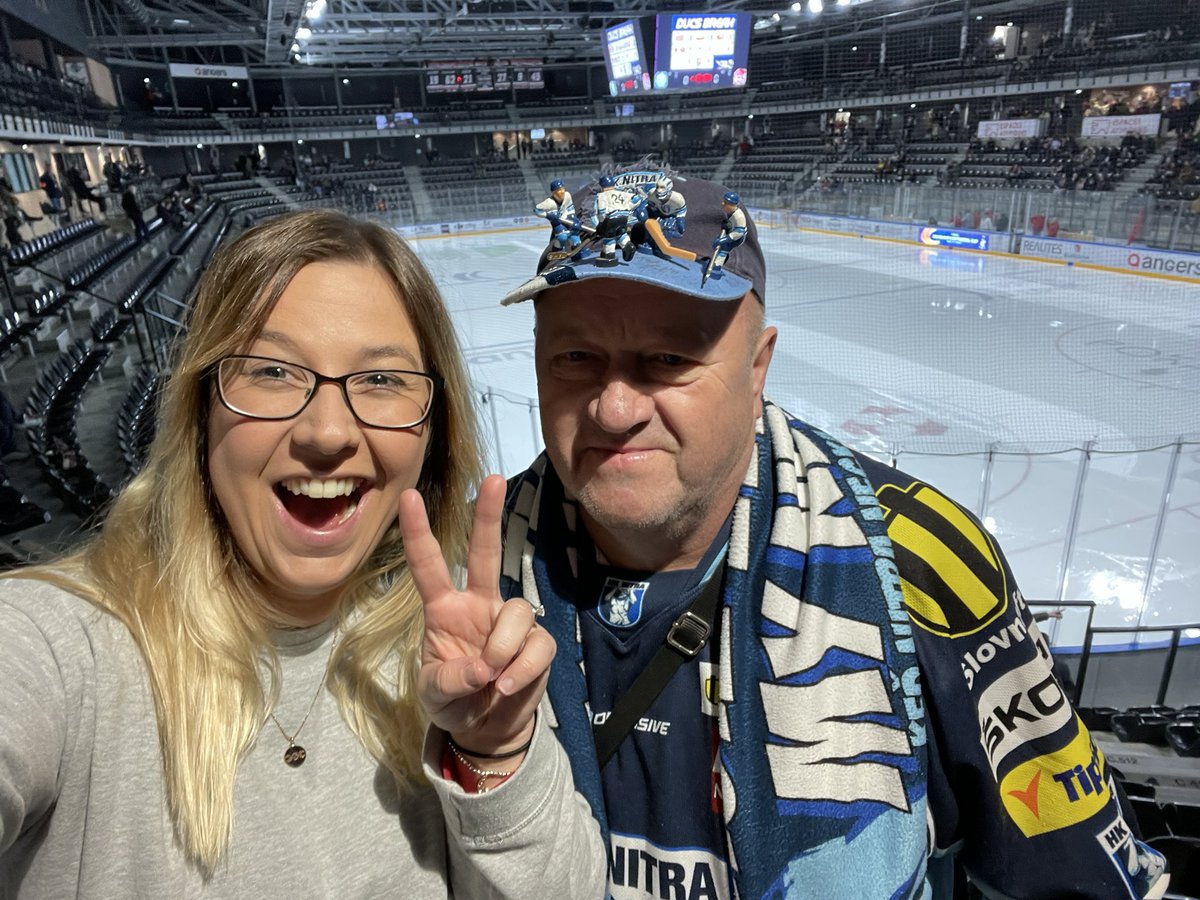SuterStacey's tweet photo. @GerJDav Mines this, trying to talk to a Slovak fan but used my google translator wrong and ended up talking to him in French…that he couldn’t understand 🤣🤣🤣🥰🙌🏽🙌🏽🙌🏽🫶🏽🫶🏽🙏🏼🙏🏼 https://t.co/PFBkD4gKjh