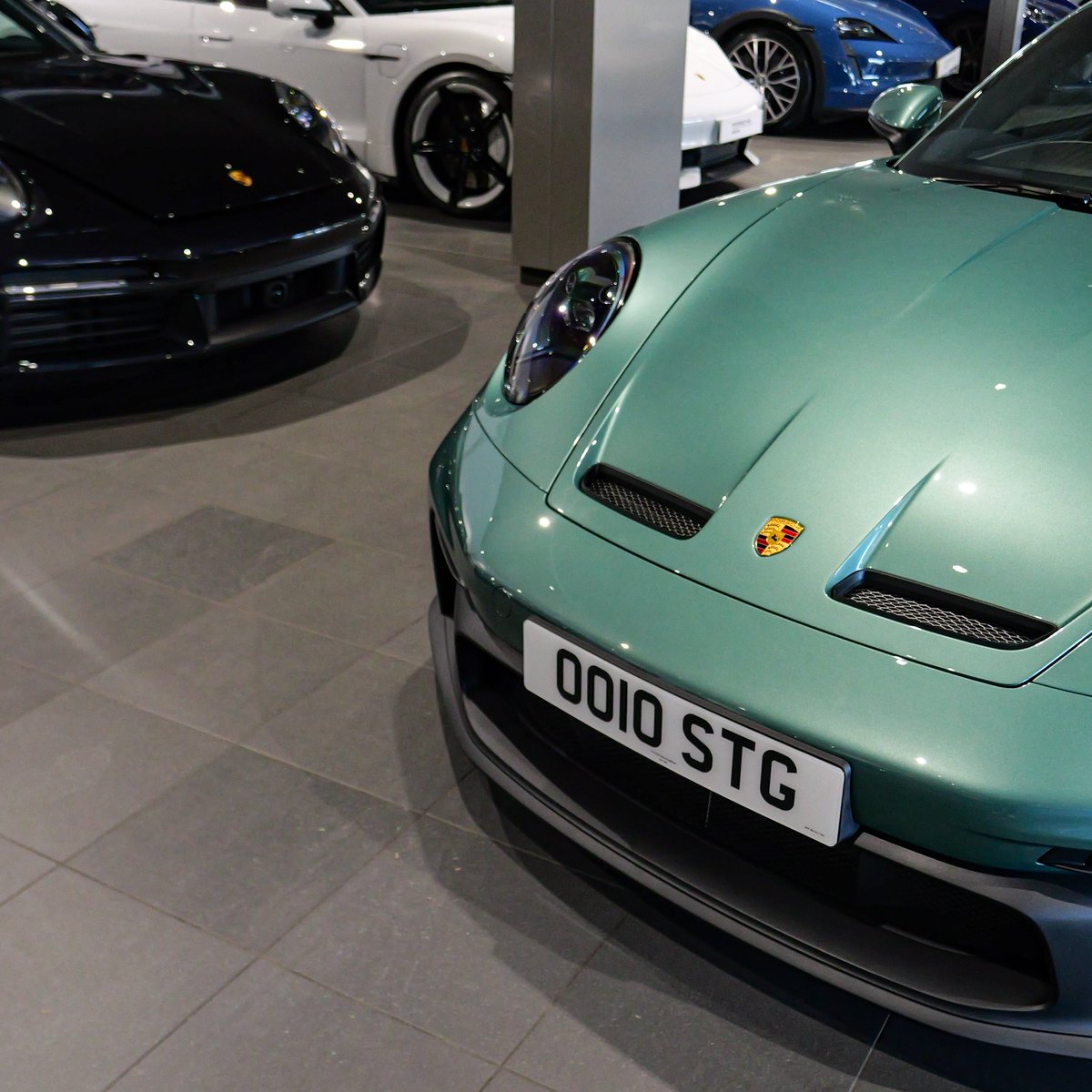 SeenThruGlass's tweet photo. What a moment! My very own #GT3 - Racing Green Metallic with Pasha interior. Couldn’t be happier and can’t wait to start putting ALL the miles on it

Video here: https://t.co/OUbKeo2KF7 https://t.co/SRvDMQFmx5