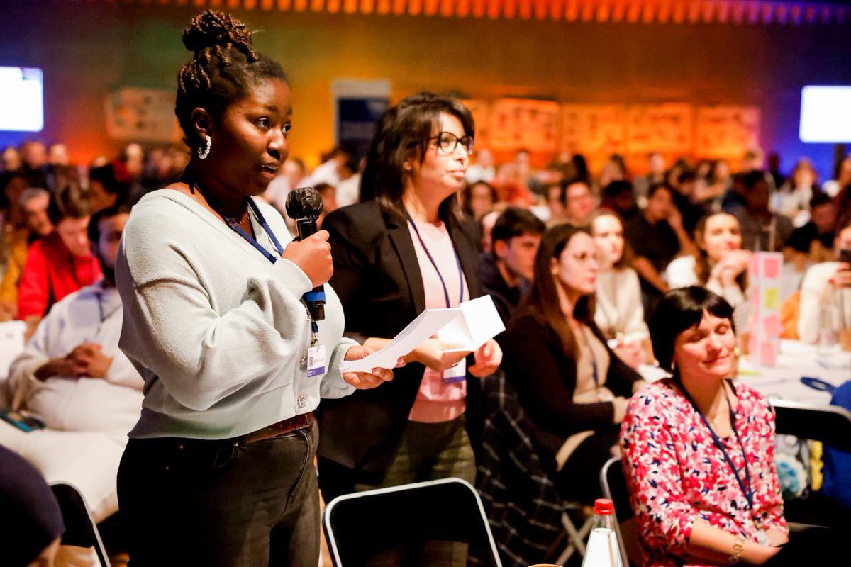 Elisabeth_Borne's tweet photo. Le Forum des jeunesses, c'est 200 jeunes réunis pendant 4 jours pour débattre des conditions de réussite de notre transition énergétique.

Par leurs propositions ils apportent leur contribution à notre objectif commun : la neutralité carbone. 
Je les en remercie très sincèrement. https://t.co/VnRmNji73h