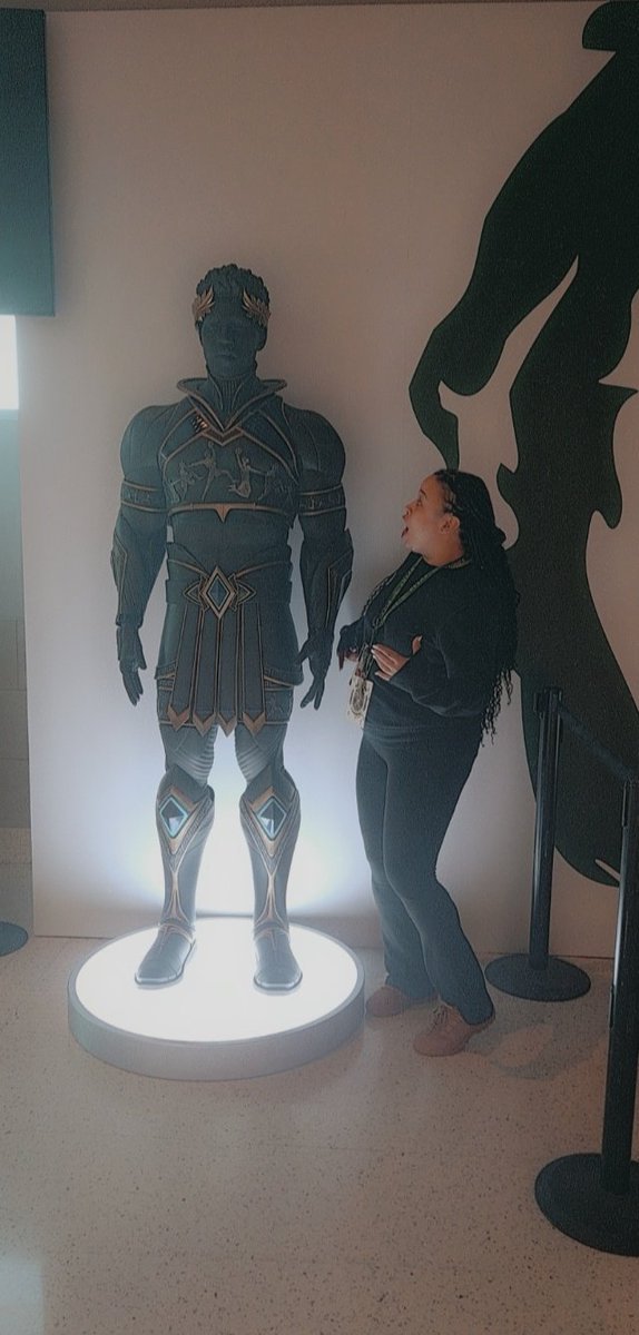 Miya_Amor08's tweet image. #Fortnite @Giannis_An34 ❤️ to my amazement I see the actual skin I purchased in Fortnite at the @FiservForum arena 🤯😍💪🏾🇬🇷 #ToCool #Gamerwoman 🤓🎮
