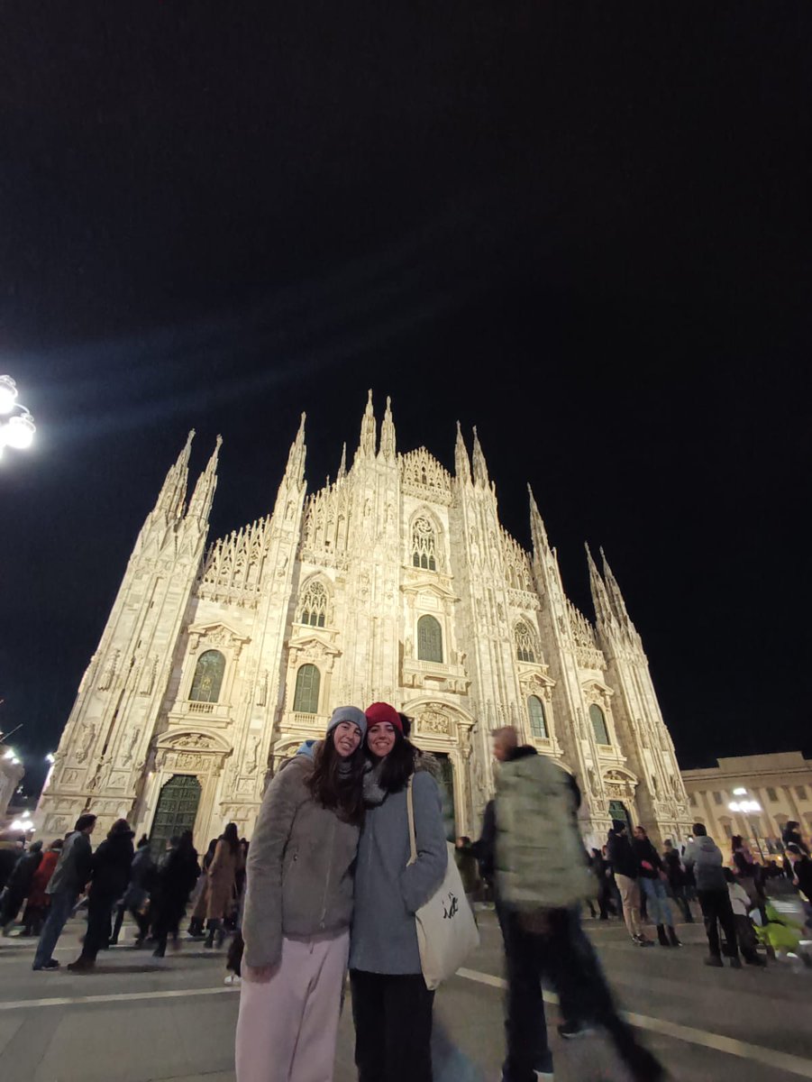 leonaannita's tweet photo. ya en casa después de un finde increíble en Milán 🇮🇹 viajando con #Drumwit y que maravilla de finde y viaje pero lo que lo ha echo mas especial ha sido hacerlo con la mejor persona del mundo que es mi novia y la amo con locuraaa y con ella me voy donde sea te amo🥺🥺❤️❤️✈️ https://t.co/znq8APRgIE