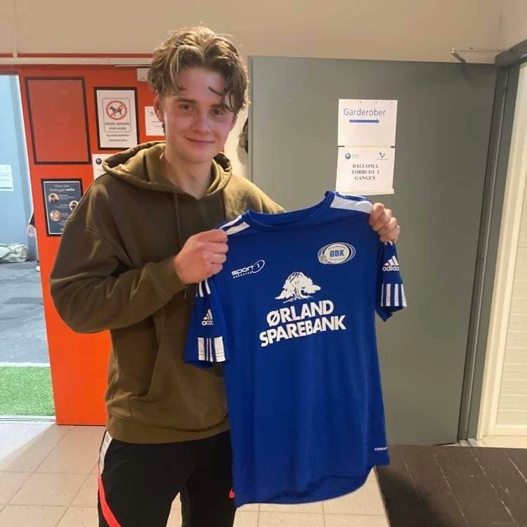 Årets andre signering i boks🙌
Oliver Øvergård er en 22 år gammel allsidig spiller fra Rissa IL som vi kommer til å nyte godt av kommende sesong ⚽️