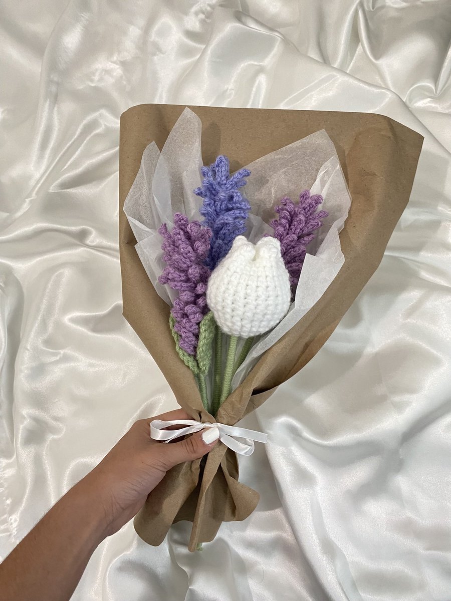 gabrielaangeliz's tweet photo. ¡Hola! Hago este post para mostrarles mi arte el cuál vendo. Hago cositas a crochet, específicamente flores y si desean algo me pueden escribir por el instagram: “@_amartem.pr”. Si me ayudan a compartir esto sería de gran ayuda para que más personas puedan conocerme. ¡Gracias! https://t.co/MUbPWF9UVu