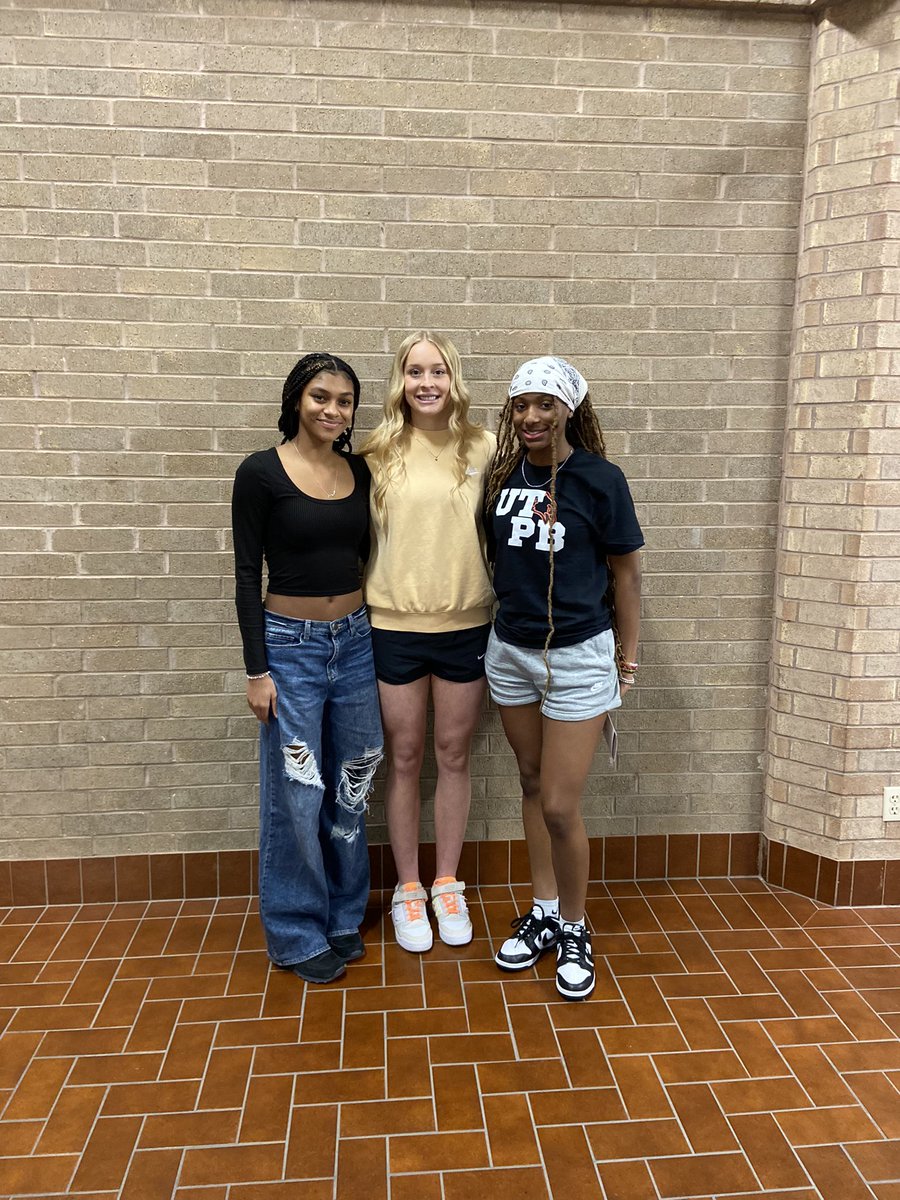 UTPB_WBB's tweet photo. Such a bright future ahead with our 3 23’ signees. Thank you, and your families for coming out and supporting your team this past week! 
And it just got even better with 1 more committed to complete this special class! Stay tuned!! 😉 https://t.co/RJQ2SSWAA3