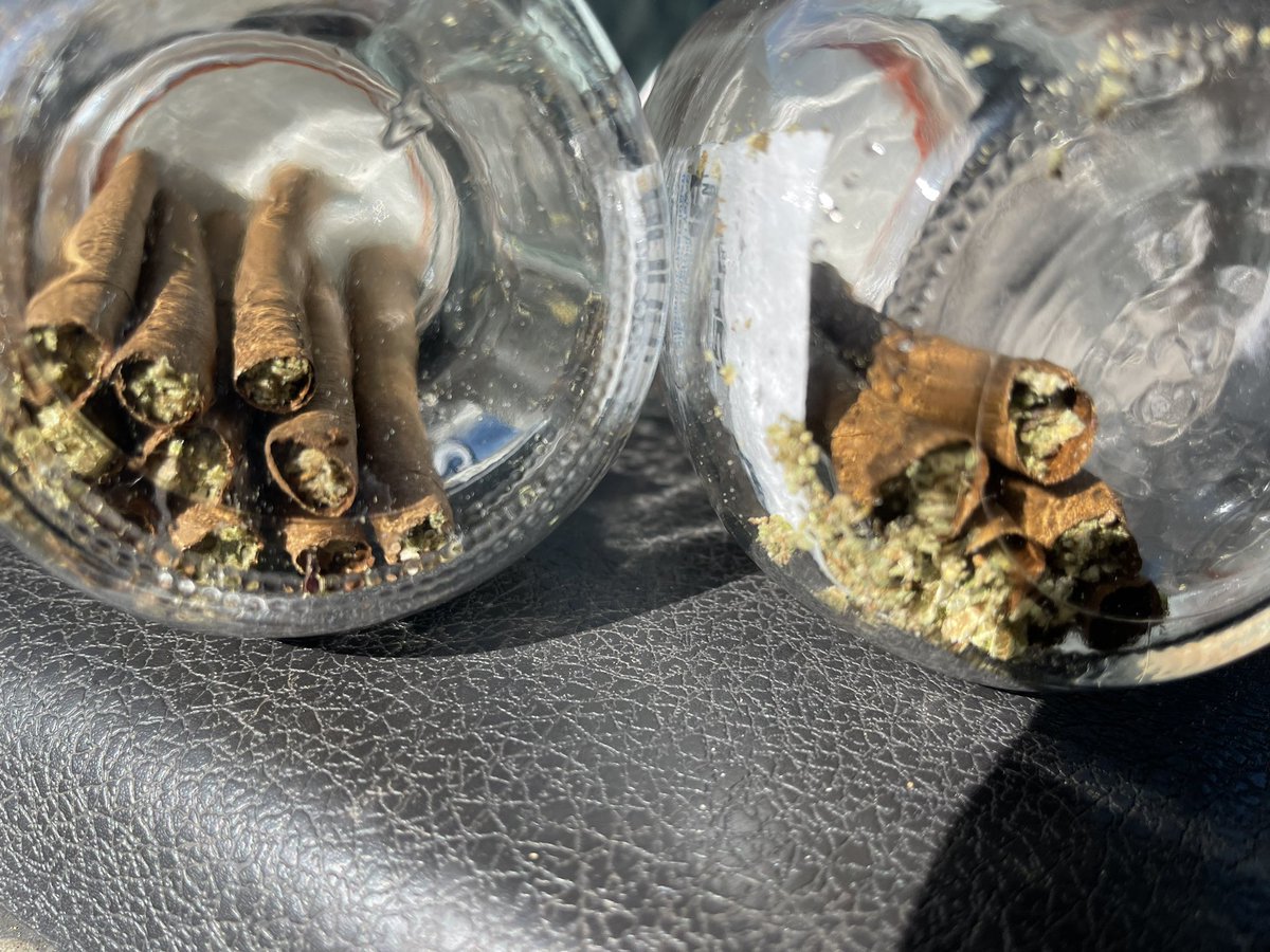 mediainfluence9's tweet photo. @KushRozzay @Kelvis_gh #prerolled my #blunts for the day 

#CannabisCommunity https://t.co/oSTwLFZXjH