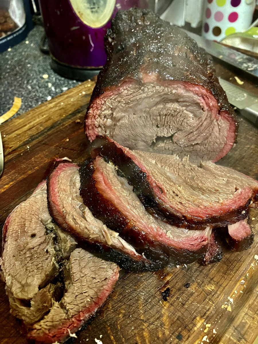 tantrictrevbbq's tweet photo. Superb. Happy with this pot roast Brisket. Thanks @devonwoodsmoke for a fail proof recipe. #brisket #potroast #swedemash #mintedpeas #brisketgravy #bbq #weberkettle #winterbbq #devonwoodsmoke #snakemethod #lowandslow https://t.co/oGF90pENHA
