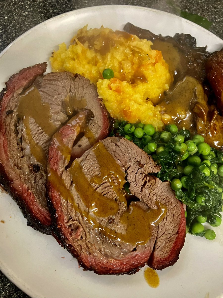 tantrictrevbbq's tweet photo. Superb. Happy with this pot roast Brisket. Thanks @devonwoodsmoke for a fail proof recipe. #brisket #potroast #swedemash #mintedpeas #brisketgravy #bbq #weberkettle #winterbbq #devonwoodsmoke #snakemethod #lowandslow https://t.co/oGF90pENHA